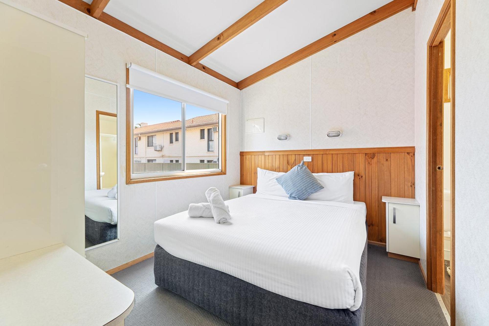 Tween Waters Merimbula Room photo
