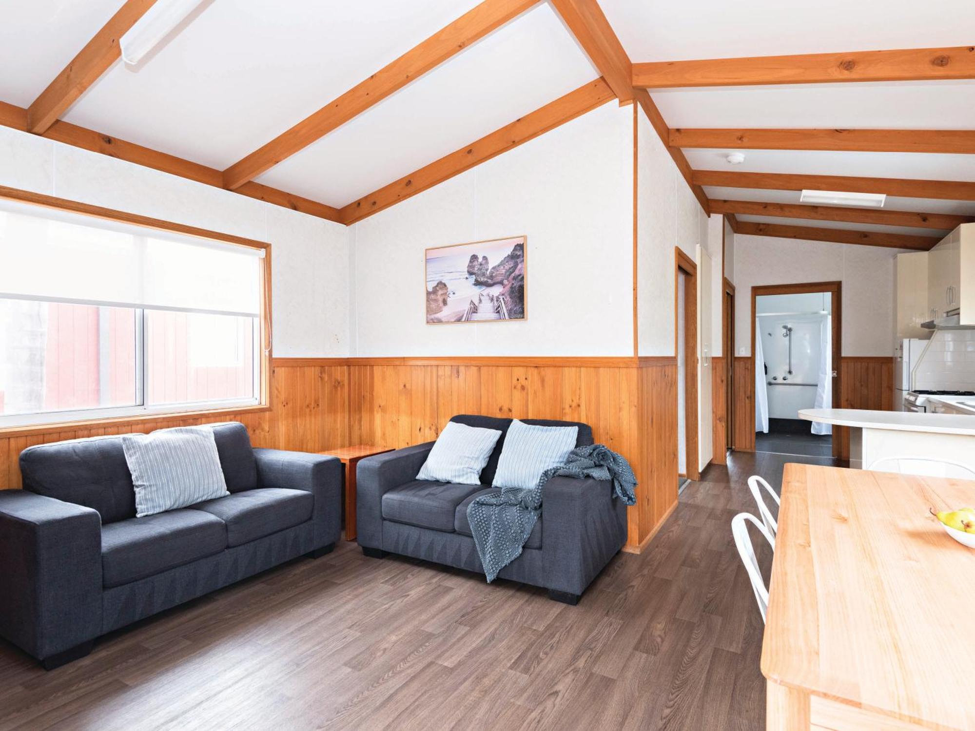 Tween Waters Merimbula Room photo